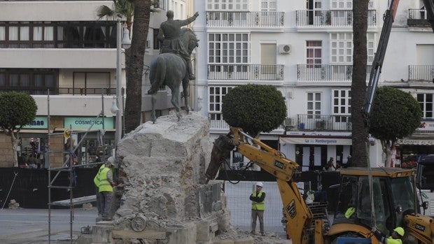 Cuenta atrás para el desmontaje de la estatua de Varela en San Fernando