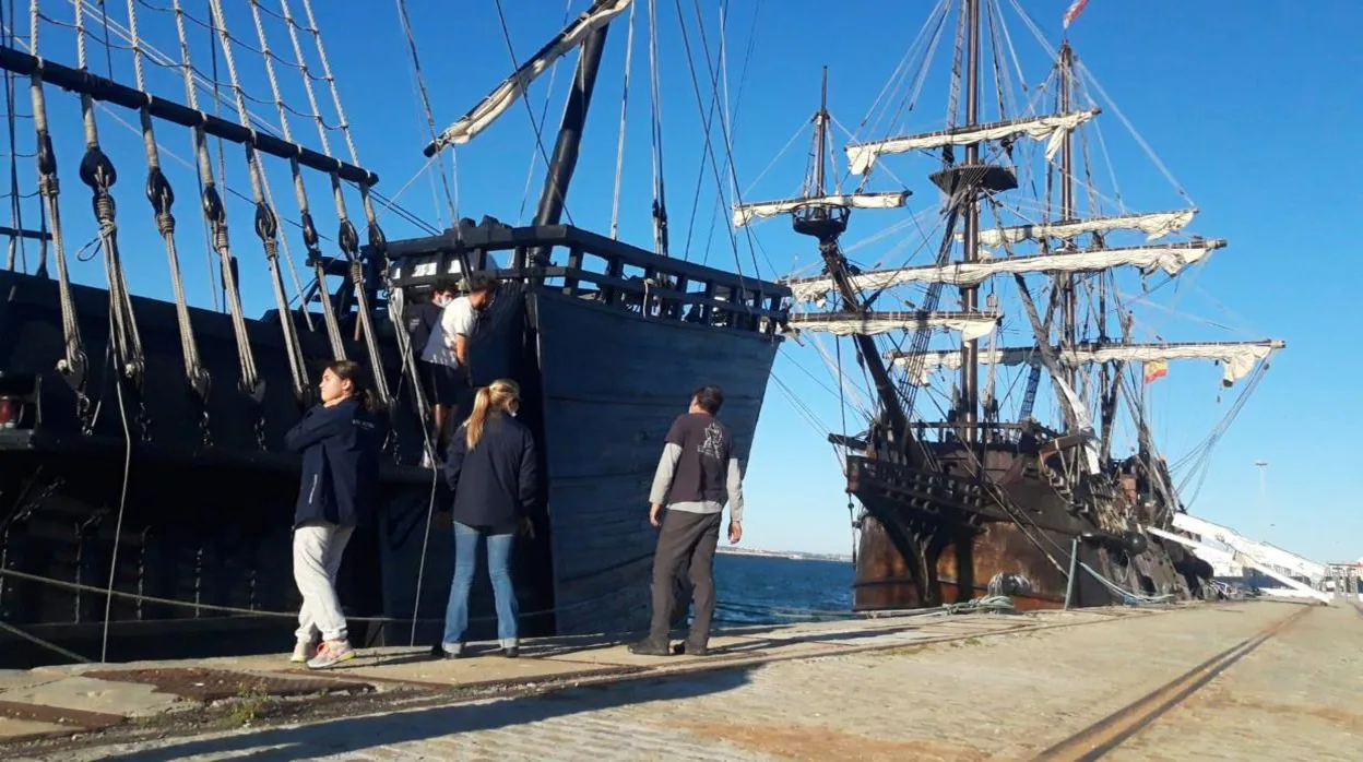 La Nao Victoria y el Galeón Andalucía abren sus puertas gratuitamente en el muelle de Cádiz