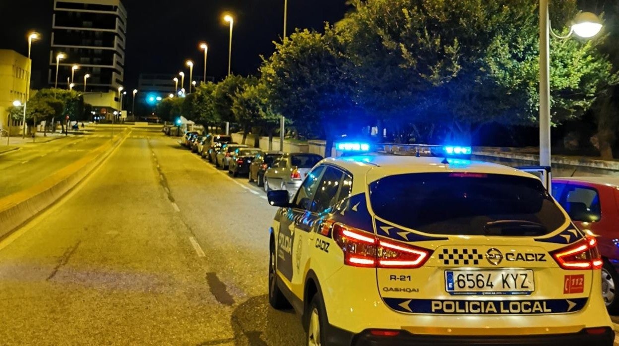 Interceptan a un motorista ebrio tras una persecución por Cádiz