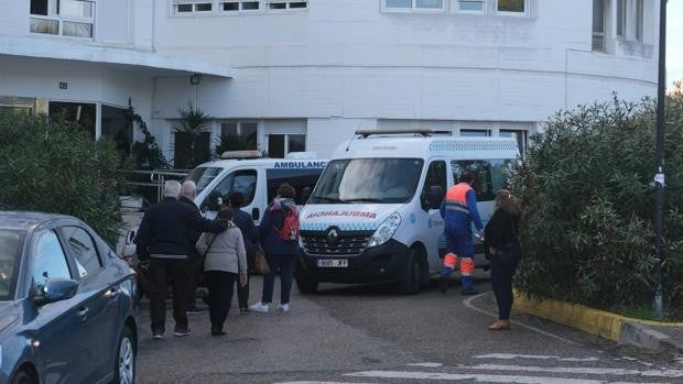 Cuatro fallecidos por covid en una jornada en la que bajan los positivos