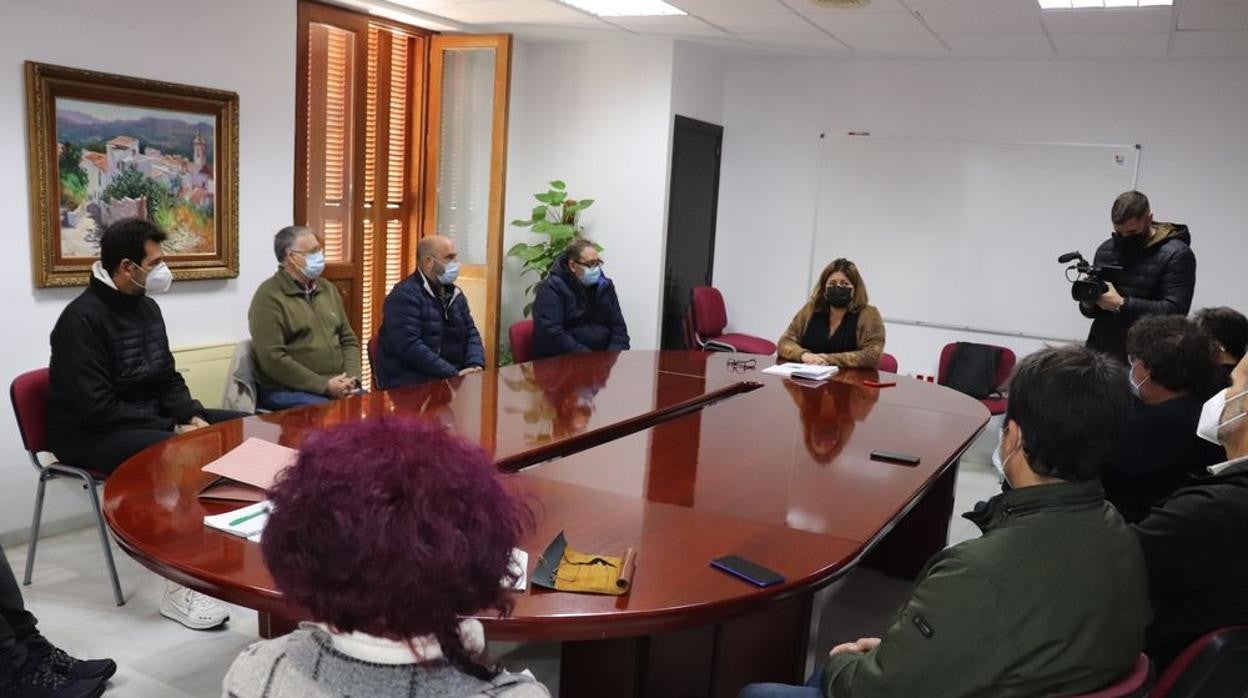 La alcaldesa, durante la reunión mantenida con el comité de empresa de la planta