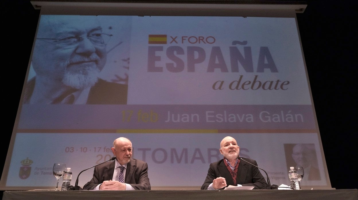 Juan Eslava Galán y Jesús Vigorra este jueves en Tomares