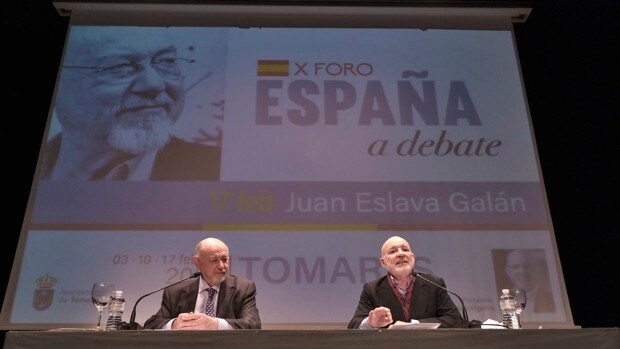Juan Eslava Galán: «No se puede dejar la política en manos de los políticos»