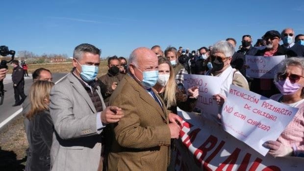 Protestas a las puertas de las nuevas instalaciones sanitarias en El Puerto