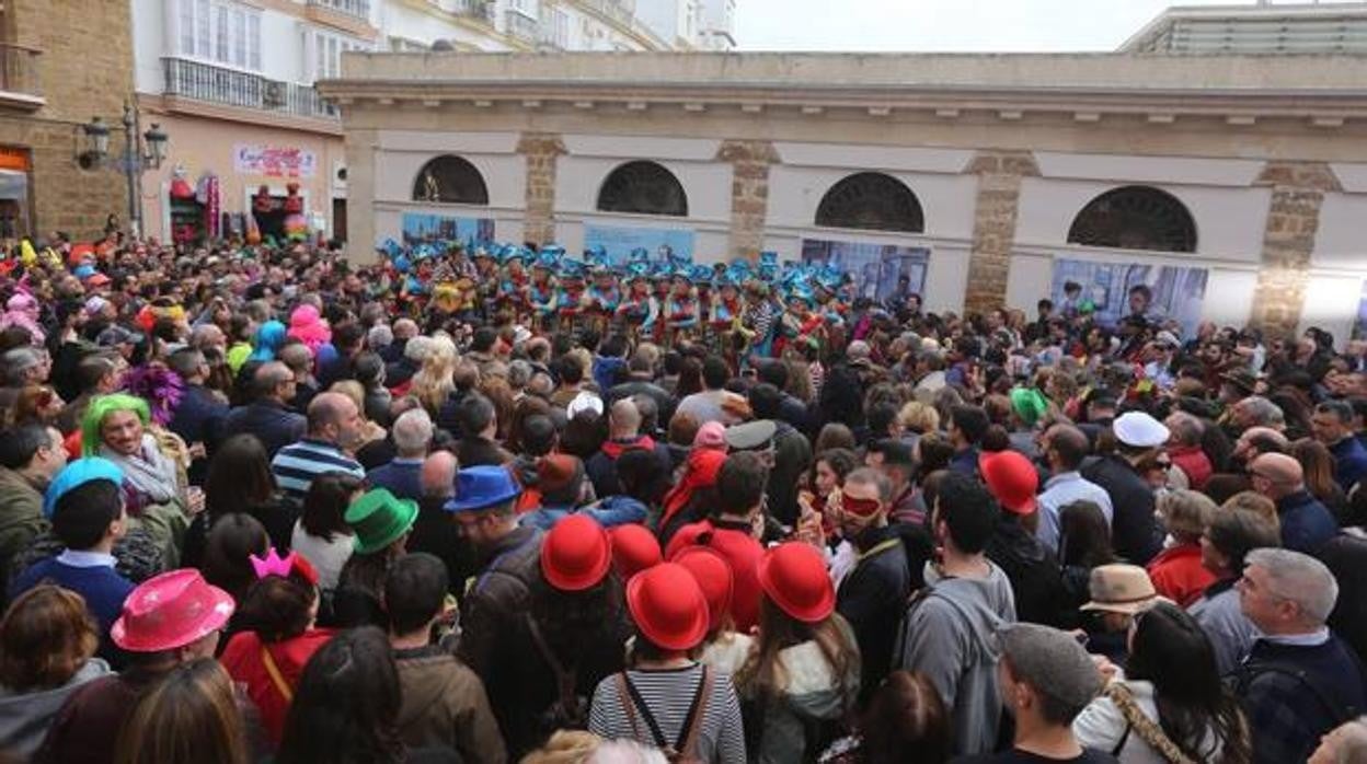 Cádiz deja pasar el tren del Carnaval