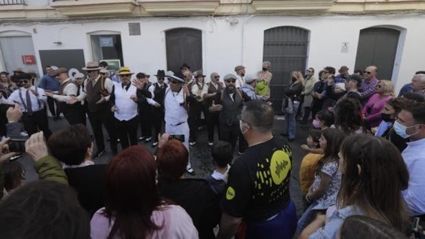 Martes «de resaca» en el Carnaval de Cádiz