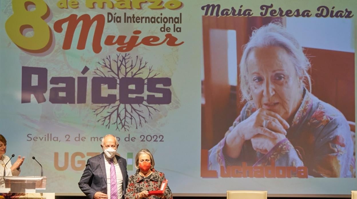 María Teresa Díaz de la Herrán premio &#039;Luchadoras&#039; por su contribución a la difusión de la igualdad