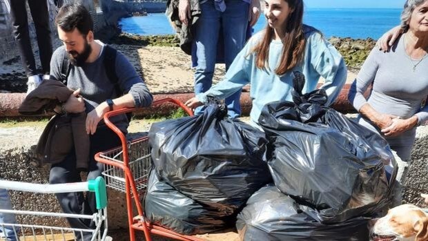 Voluntarios limpian más de 100 kilos de basura de la Punta de San Felipe