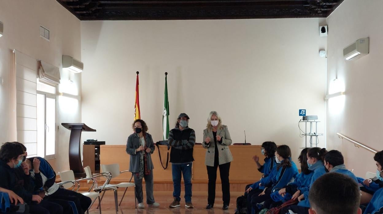 Momento del taller por el Día Mundial de la Poesía.