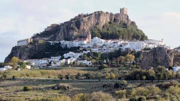 Zahara de la Sierra avanza en su declaración como Municipio Turístico de Andalucía