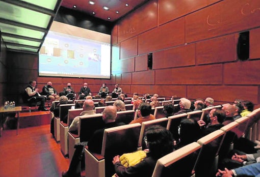 Lleno en el salón de actos del Colegio de Arquitectos.