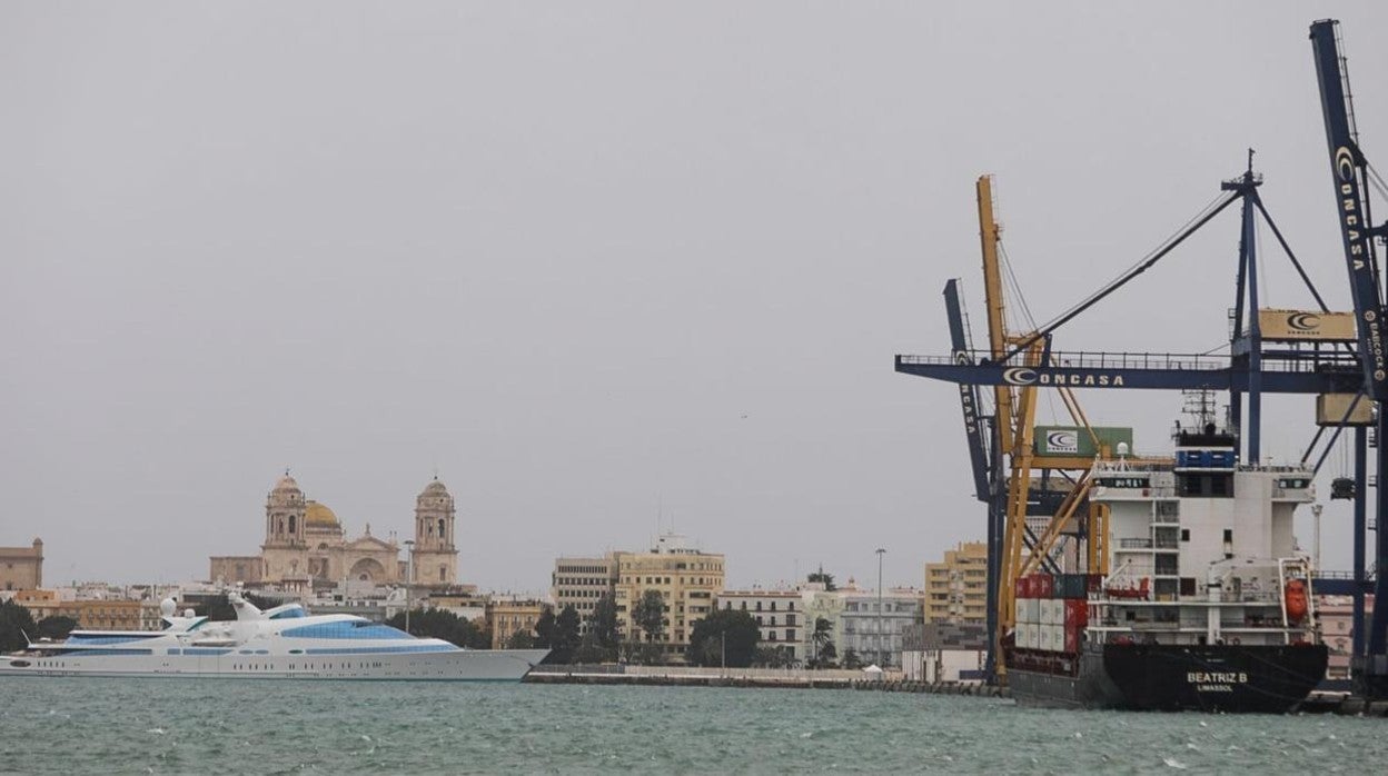 El muelle de Cádiz sin rastro de los cruceros.