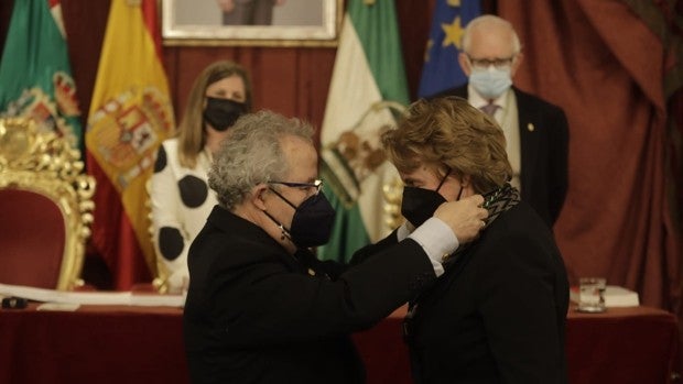 La Real Academia de Bellas Artes de Cádiz abre sus puertas a Liliane Marie Dahlmann