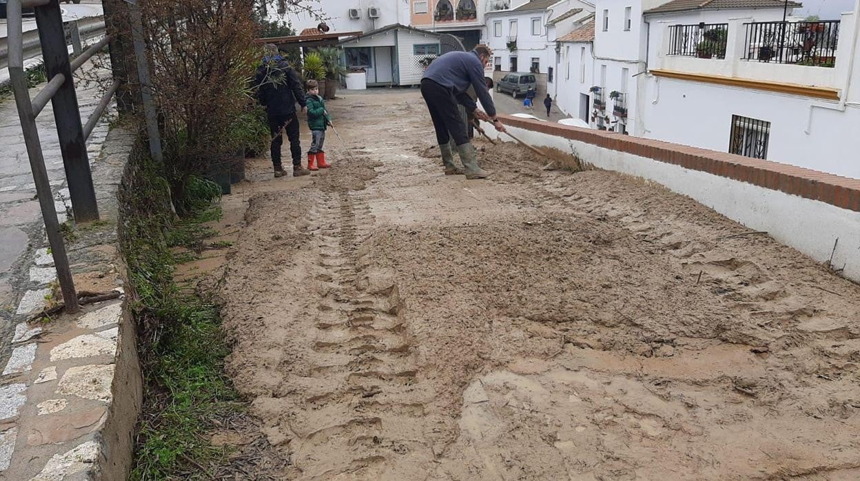 La dura resaca en Setenil de las Bodegas tras las inundaciones