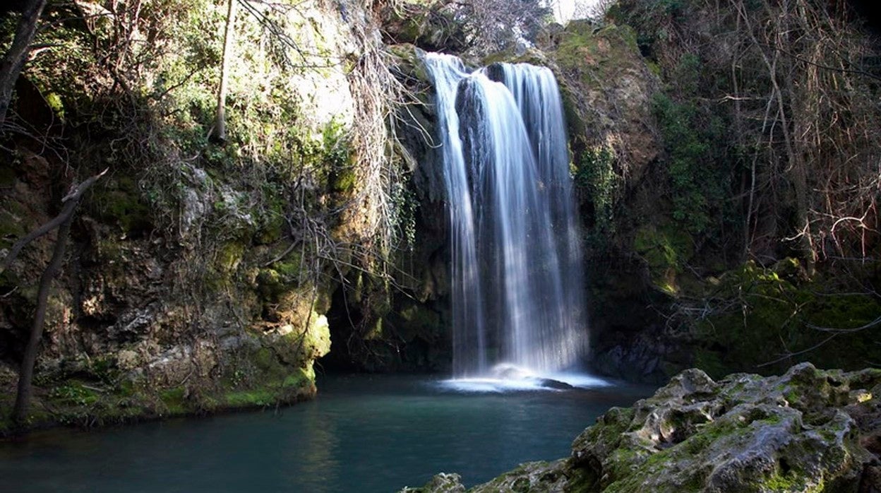 Las cascadas sobre el río Huéznar en San Nicolás del Puerto