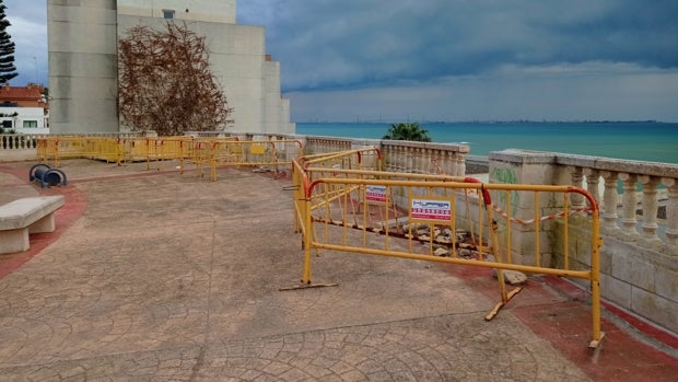 El abandono se apodera de calles y miradores de Fuentebravía