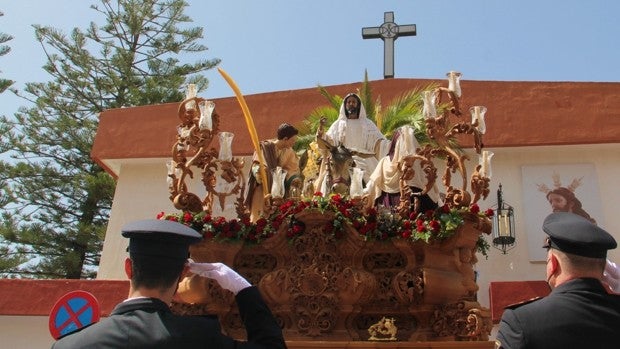 El Puerto se echa a la calle para arropar al regreso del Domingo de Ramos