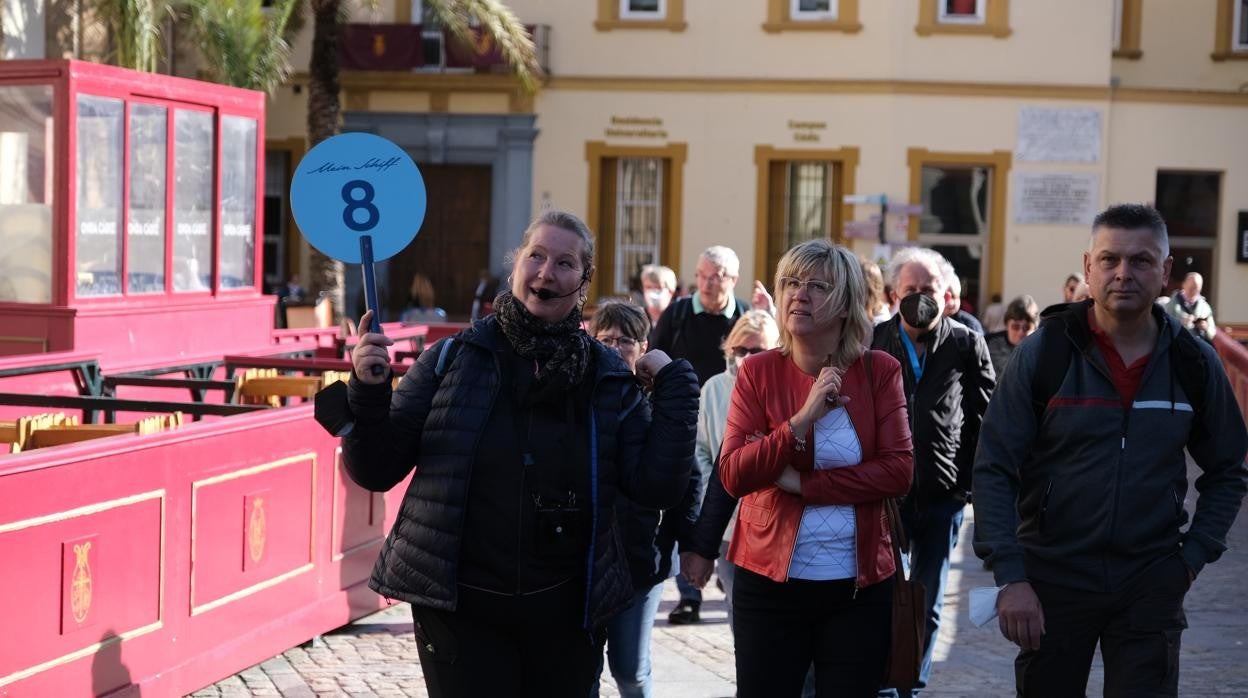 Cádiz, un hervidero de turistas en plena carrera oficial