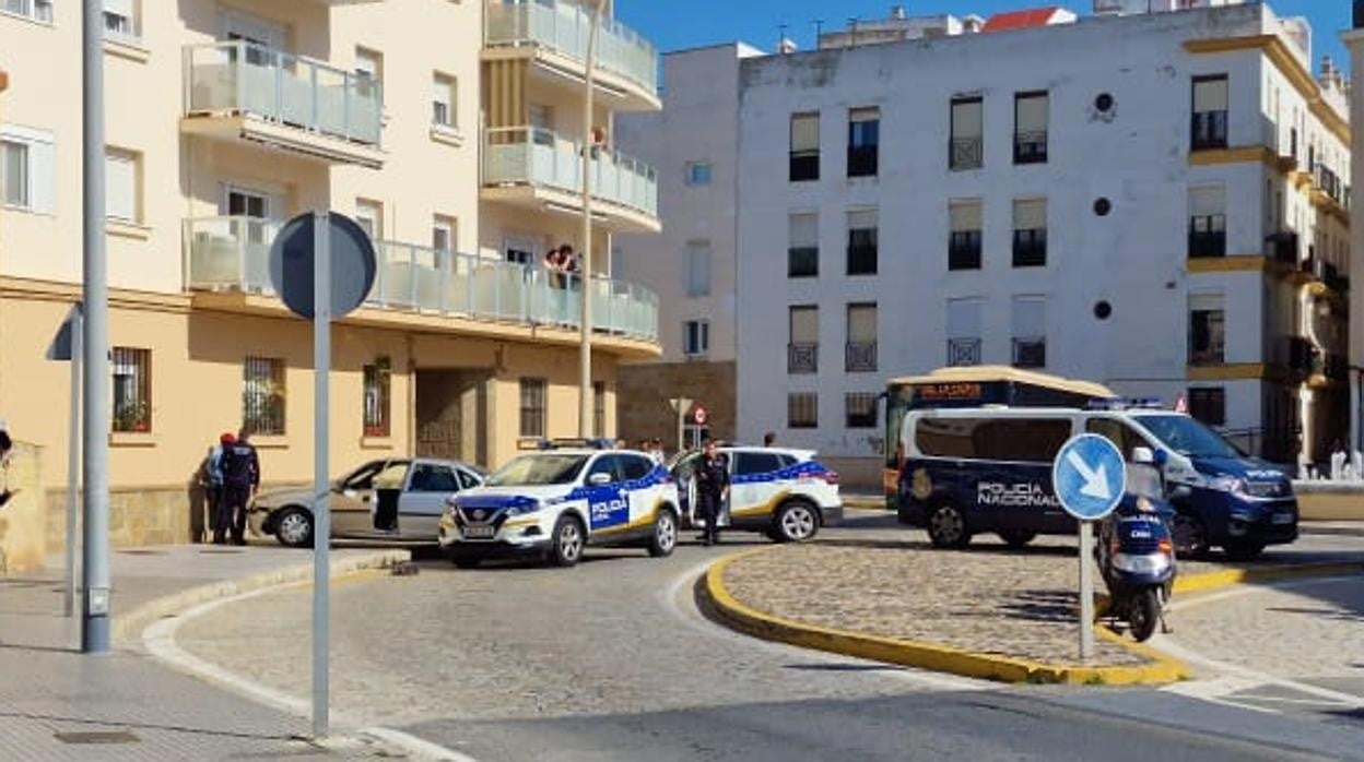 Persecución por las calles de Cádiz el Domingo de Resurrección