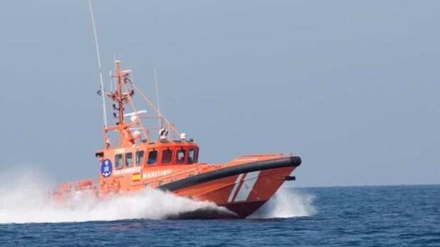 Auxilian una patera con dos magrebíes en aguas próximas a Tarifa