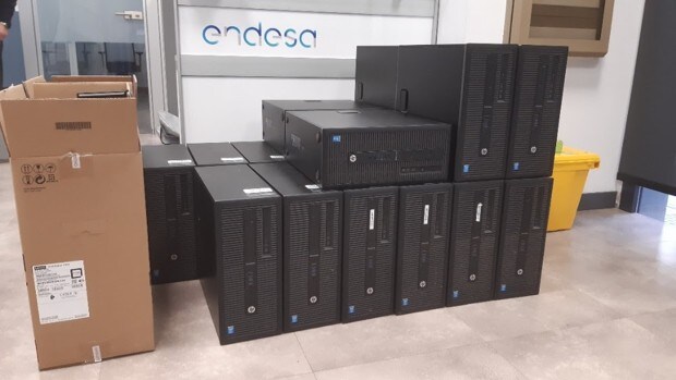 Un colegio de Alcalá del Río recibe 30 ordenadores que Endesa les ha donado gratis