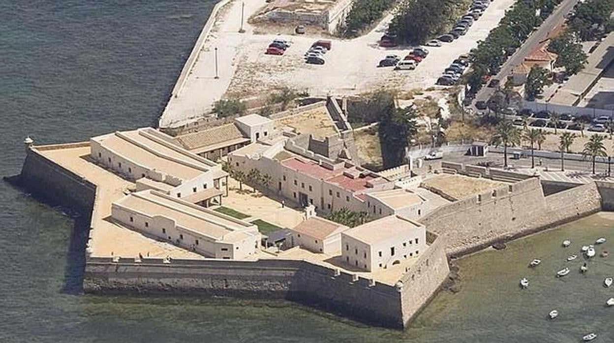 El Castillo de Santa Catalina es uno de los múltiples atractivos turísticos de Cádiz