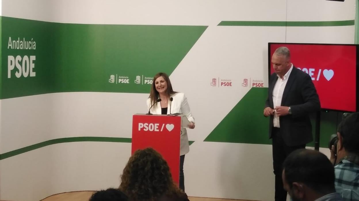 Irene García y Ruiz Boix, en la mañana de este lunes en la sede provincial del PSOE.