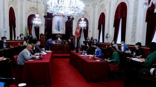 Ambiente preelectoral en el debate del pleno del Ayuntamiento de Cádiz