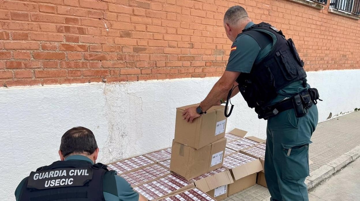 Detenido el conductor de una furgoneta con más de 10.000 cajetillas de tabaco de contrabando