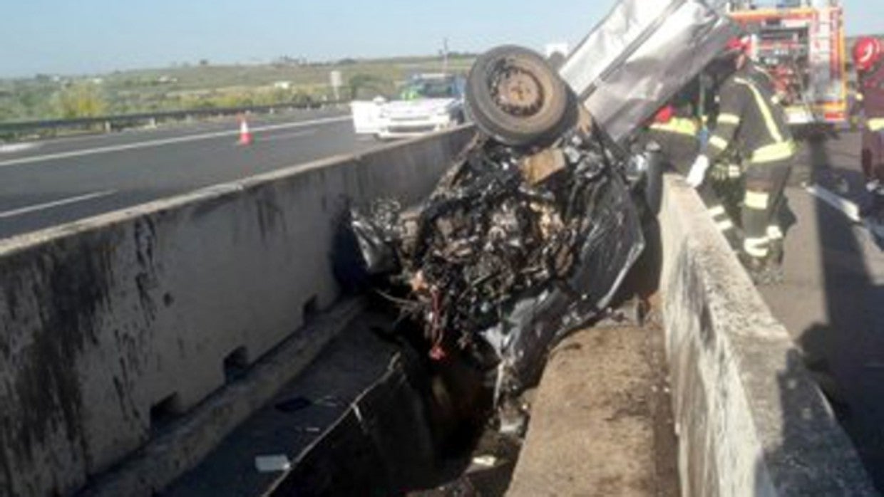 Estado en el que quedó el vehículo siniestrado en la mañana de este sábado en la A-49