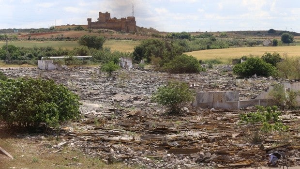 El gran cementerio de amianto de Alcalá de Guadaíra tiene los días contados