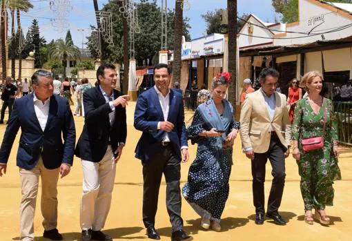 Moreno visita la Feria de Jerez pidiendo la cuarta dosis para los mayores de 80 años
