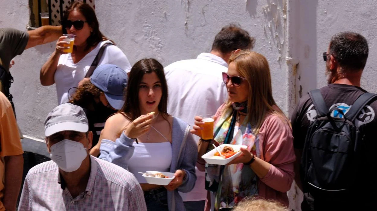 La Viña, epicentro de la primera fiesta gastronómica del Carnaval de Cádiz 2022
