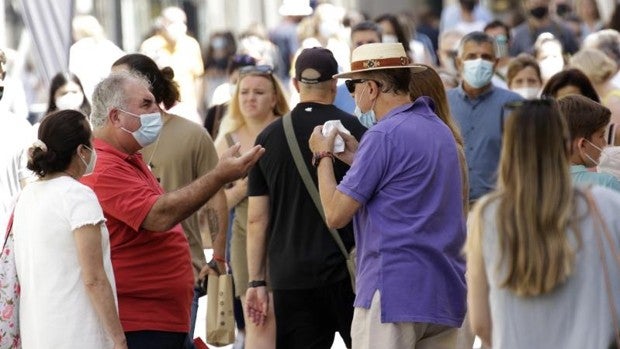 Sevilla capital roza ya la tasa 1.000 de Covid en mayores de 60 años y suben las hospitalizaciones