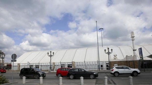 Los vecinos responden: «Toda la responsabilidad es del Ayuntamiento de Cádiz, con la concejala de Fiestas al frente»