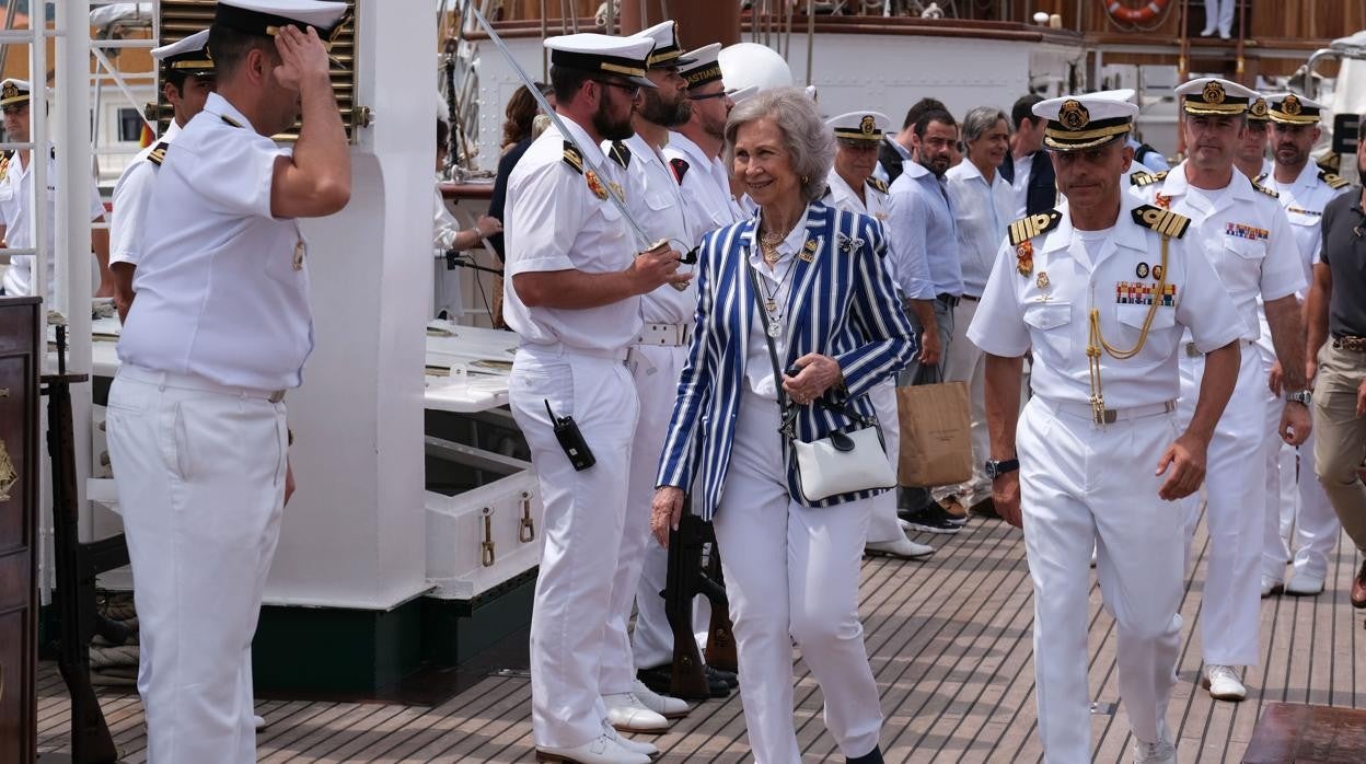 La Reina Doña Sofía en 2019 a bordo del Elcano.