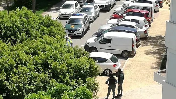 La Guardia Civil desmantela en Arahal un punto de venta de cinco drogas y detiene al que lo regenta