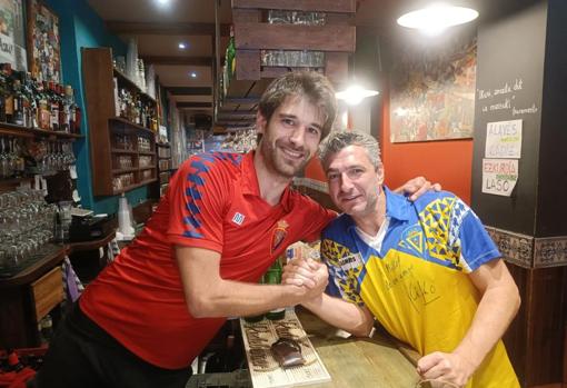 Mikel, del Cádiz, y Martín, del Osasuna, se reencontraron años después sin saberlo.