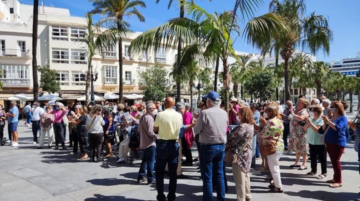 Protesta de monitores a las puertas del Ayuntamiento.