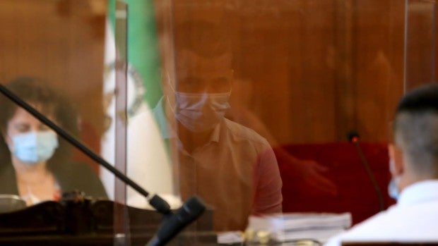 El crimen del joyero de Carmona: el tercer acusado reconoce los hechos, pero precisa que él no lo golpeó