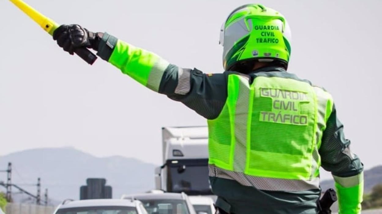 Agente de Guardia Civil de Tráfico (archivo).