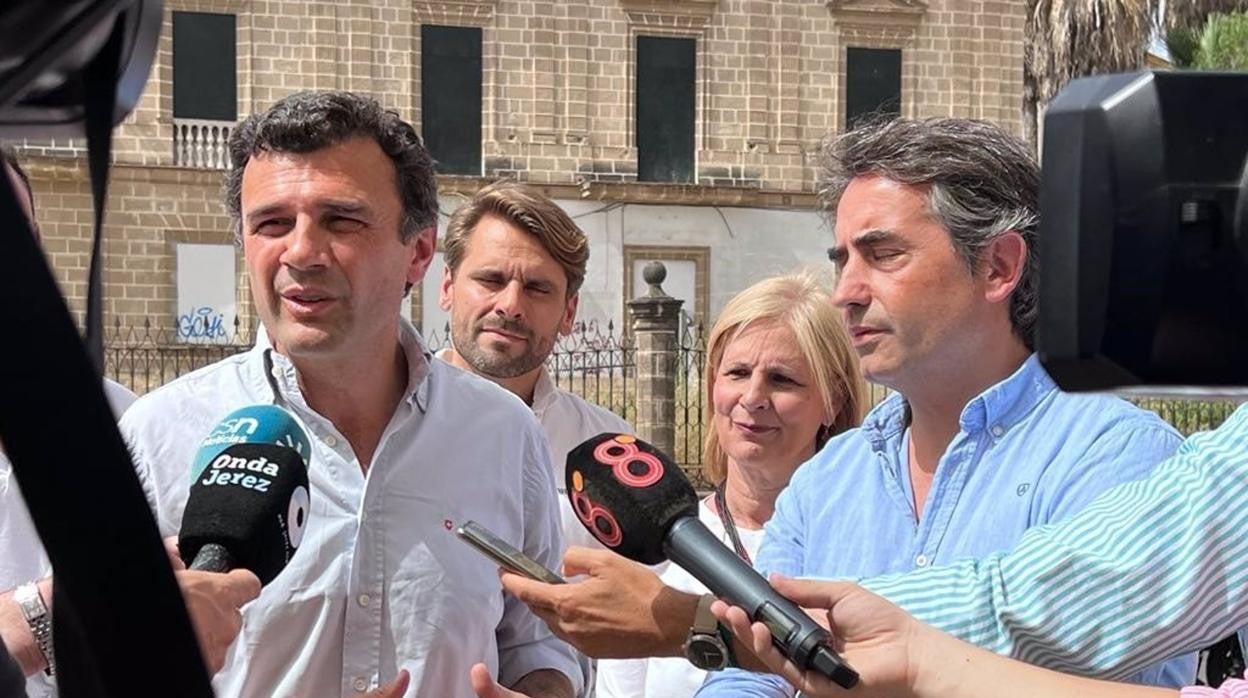 Bruno García,junto a Antonio Saldaña y María José García Pelayo en Jerez.