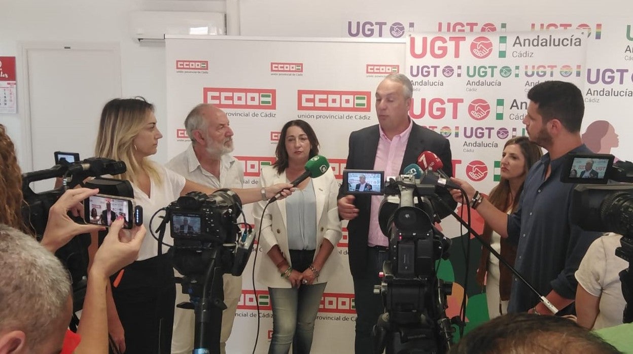 Ruiz Boix, durante la visita de este lunes a las sedes sindicales en la capital gaditana.