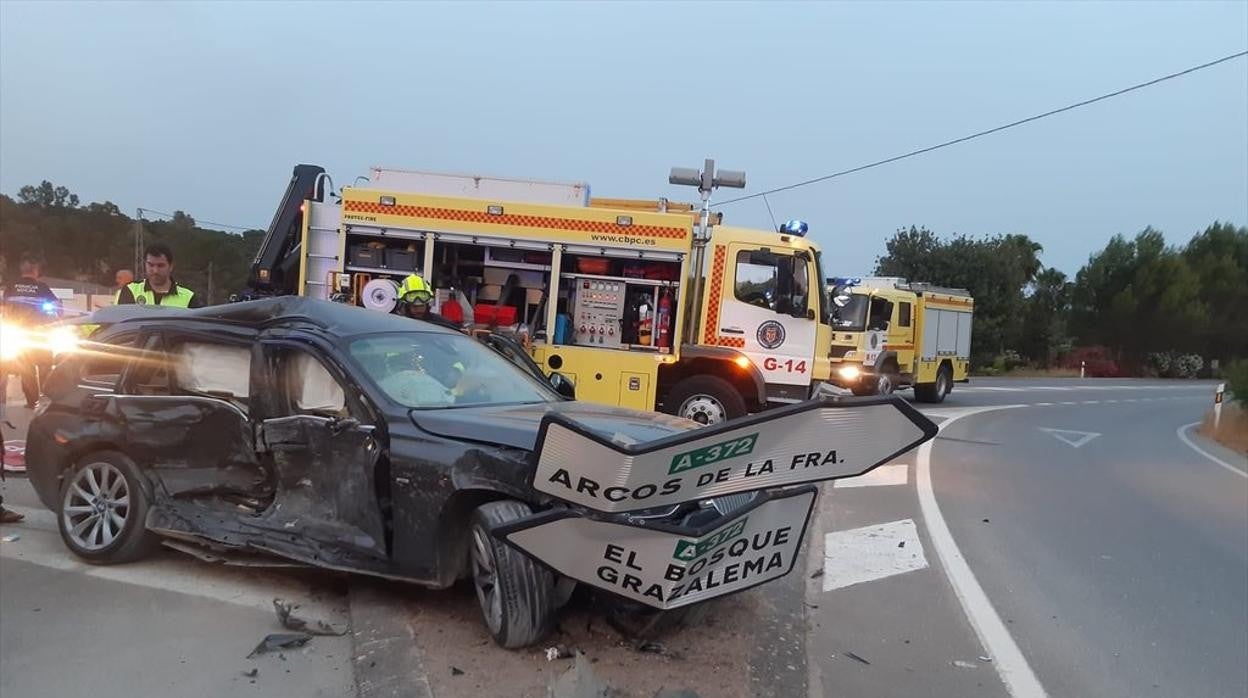 Aparatoso accidente tras chocar frontalmente dos vehículos en Prado del Rey