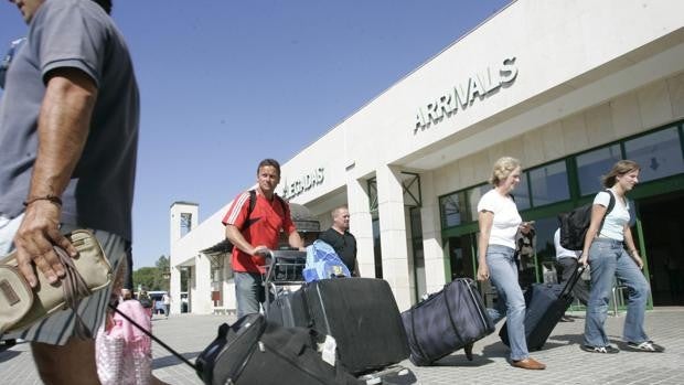 Cádiz fortalece su conexión aérea con Alemania, Reino Unido, Francia y Canarias