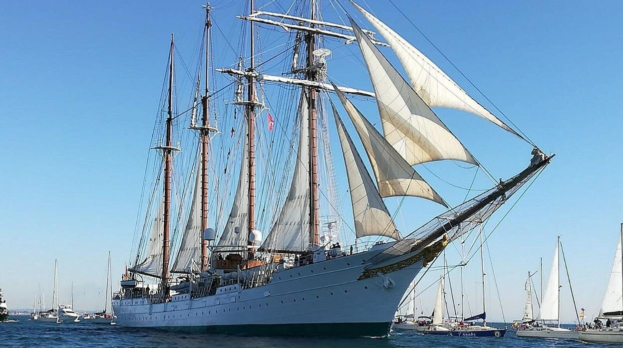 El buque escuela de la Armada está realizando su 94º crucero de instrucción.