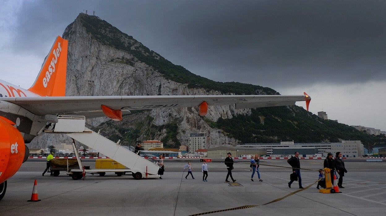 Aviones de la británica easyJet en la terminal de Gibraltar