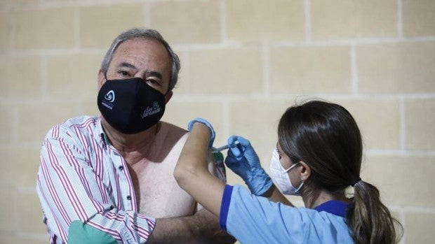 Sevilla capital tiene cuatro veces menos Covid que la comarca más afectada de Andalucía