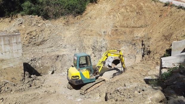 La Junta realiza obras de sustitución en la conducción de agua desde la presa de Charco Redondo