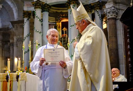 El Obispado concede tres nuevas medallas Pro Ecclesia a fieles comprometidos